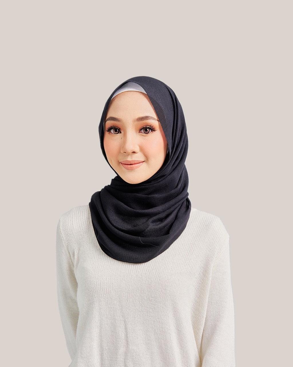 Defect Snug EYELASH in Black | Guzel KL