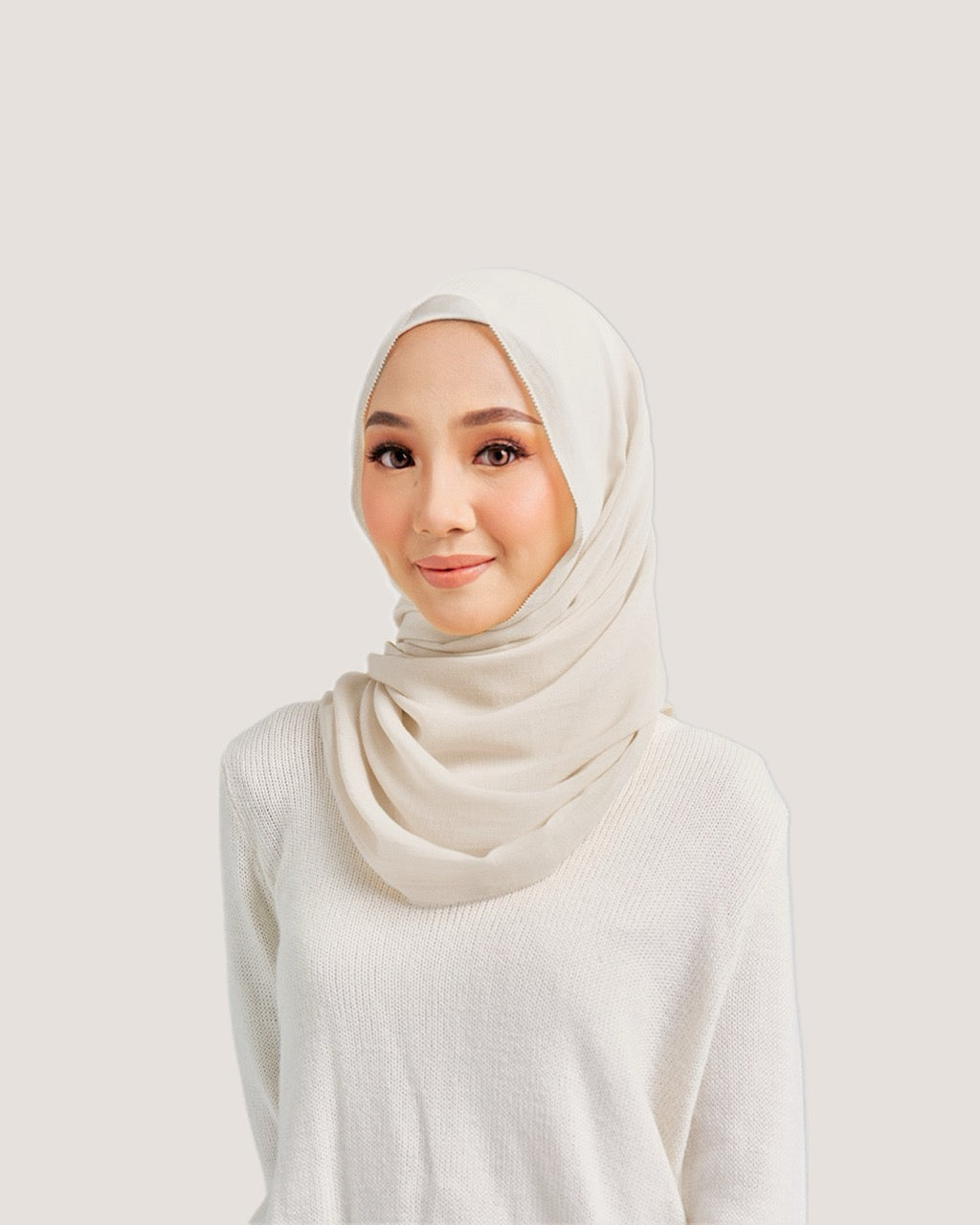 Defect Snug EYELASH in Cream Cheese | Guzel KL
