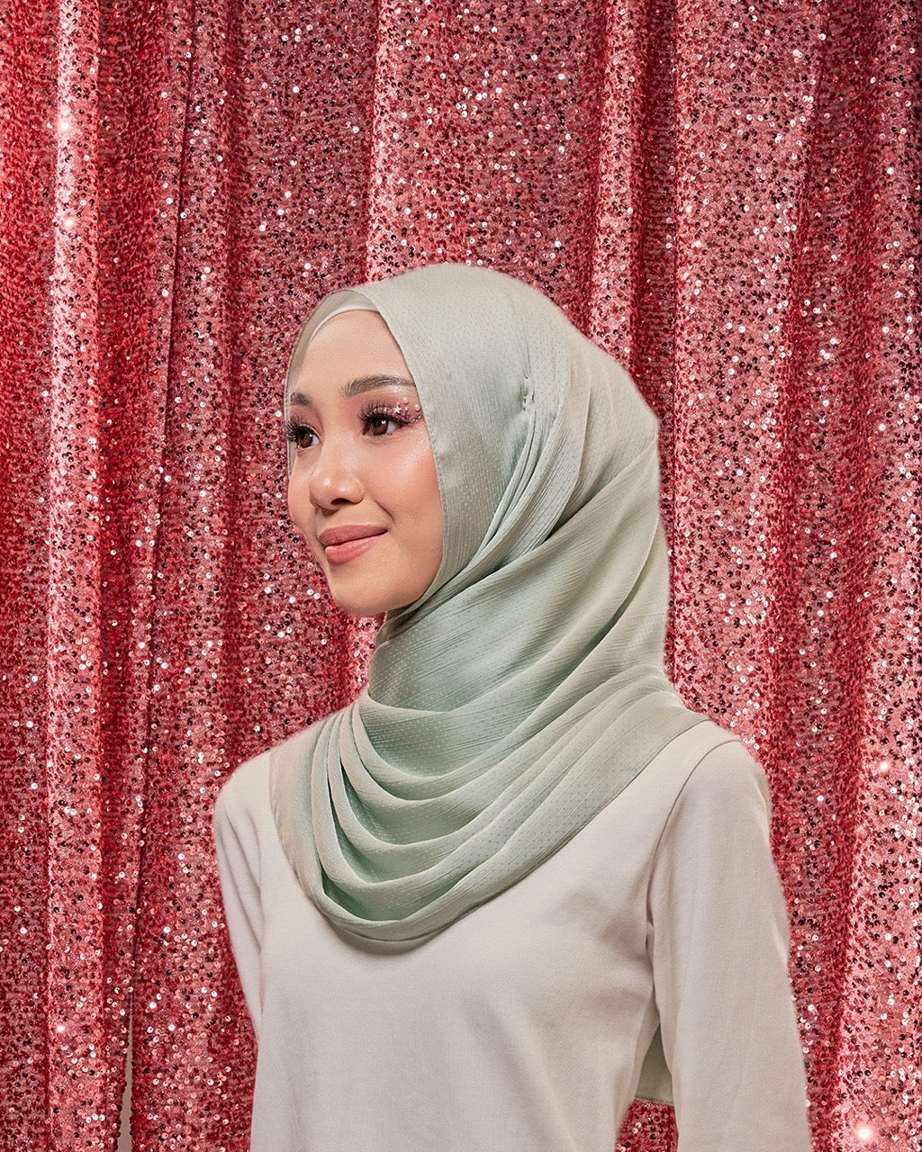 Defect Ruffle in Gorgeous Girls | Guzel KL