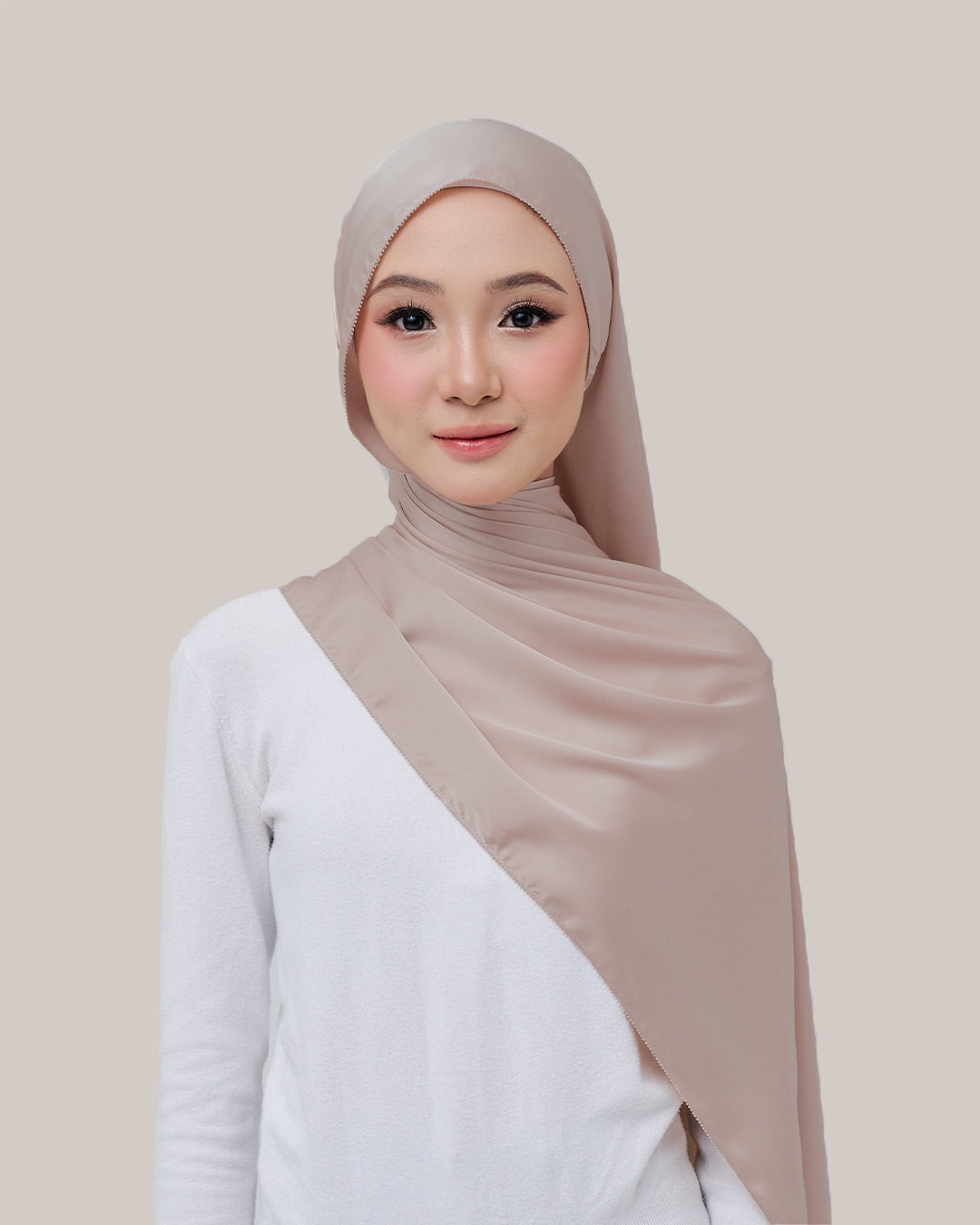 Satin Silk in Greige | Guzel KL