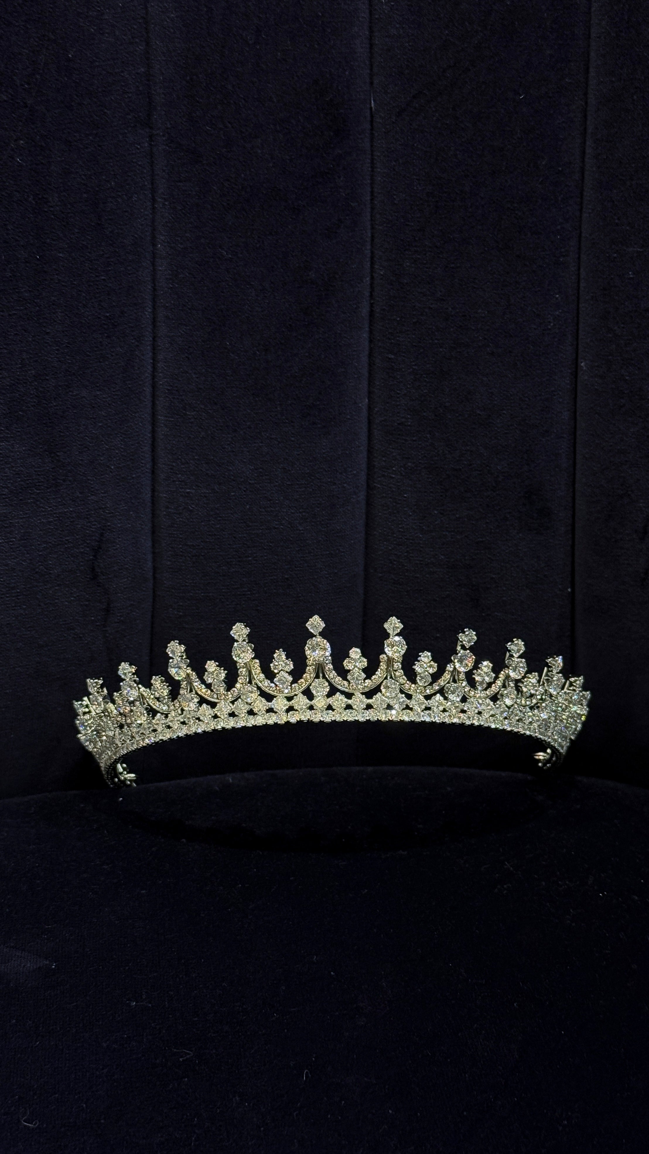 MAJESTIC CROWN | Guzel KL
