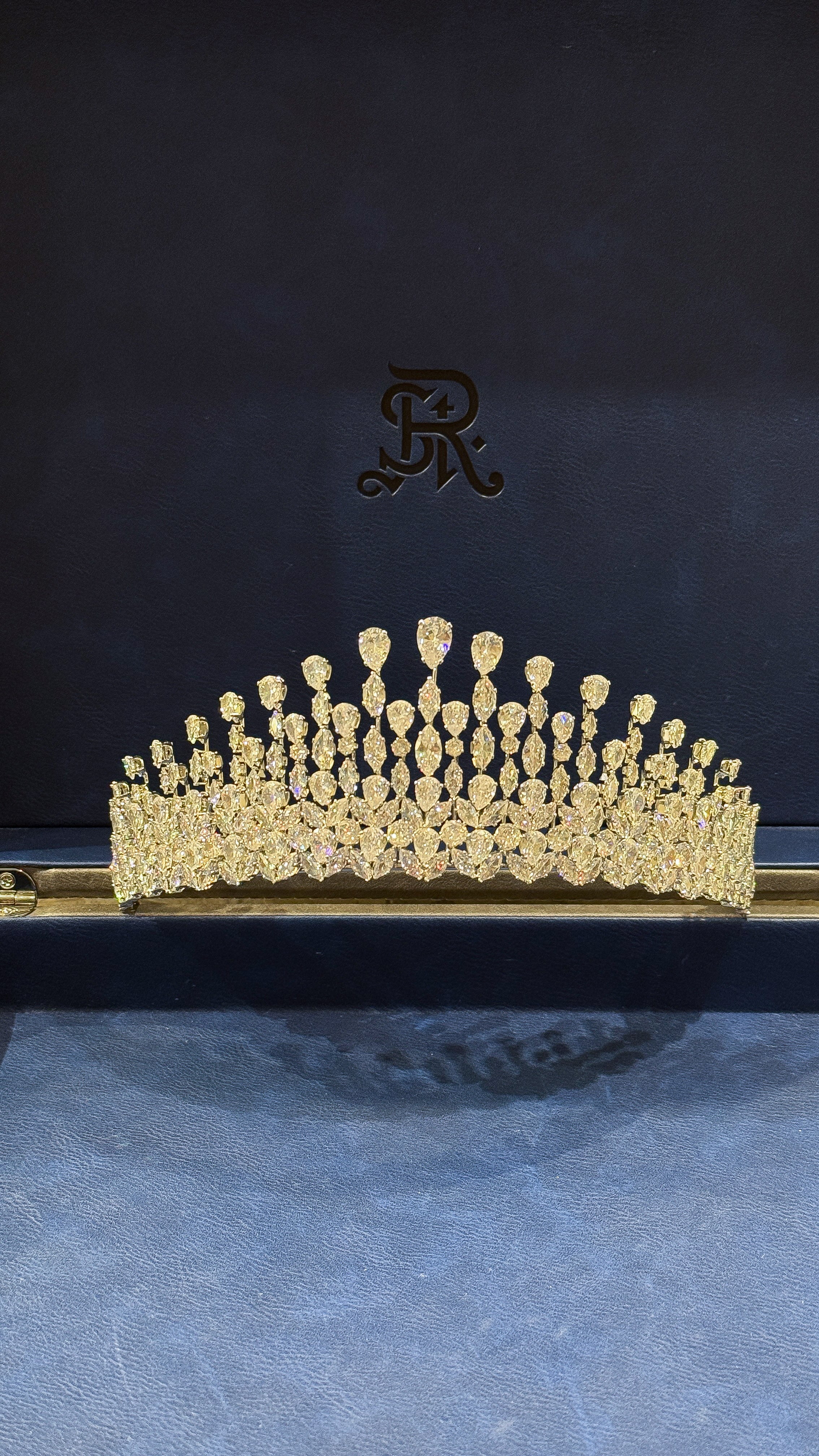ROYAL CROWN | Guzel KL