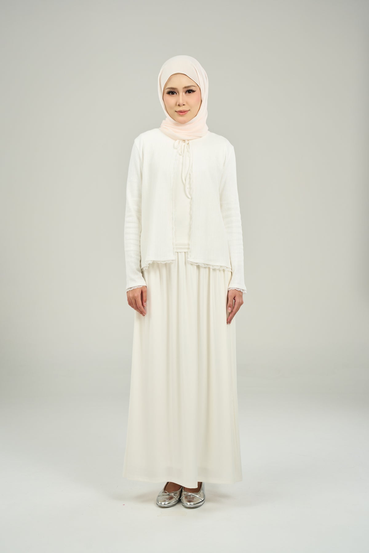 Lola in Off White