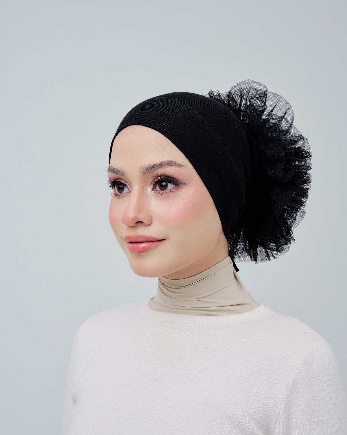 Fluffknot in Black | Guzel KL