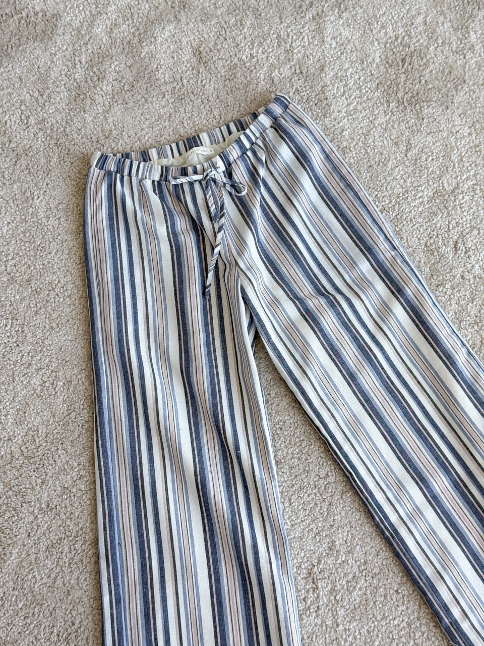 (BOTTOM) Pants in The Star