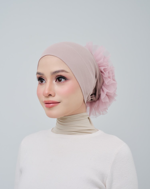 Fluffknot in Moonscape | Guzel KL