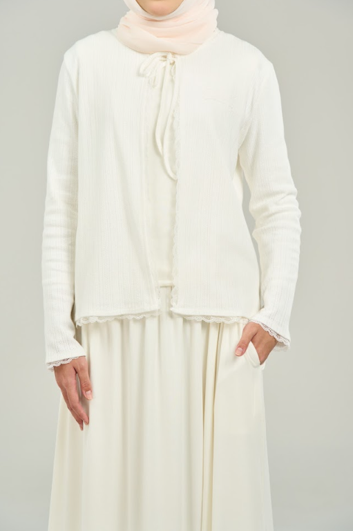 Lola in Off White