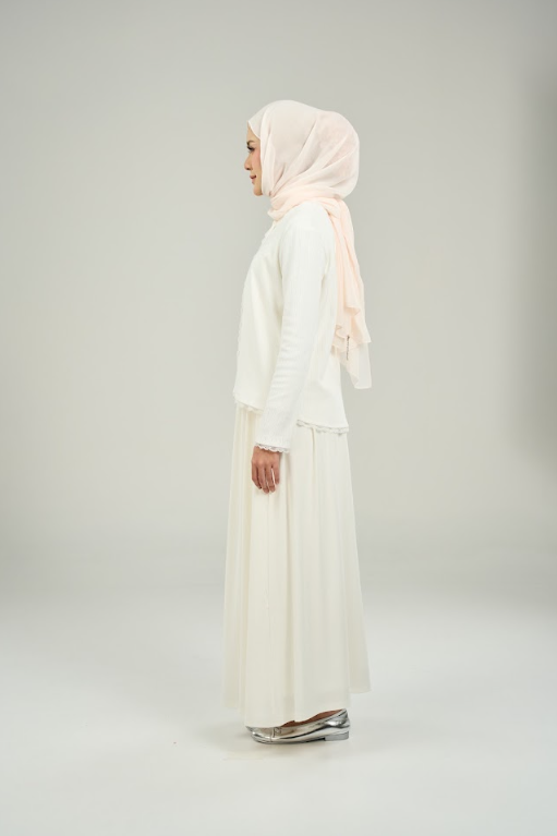 Lola in Off White