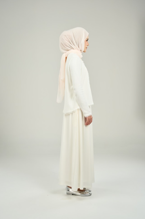 Lola in Off White